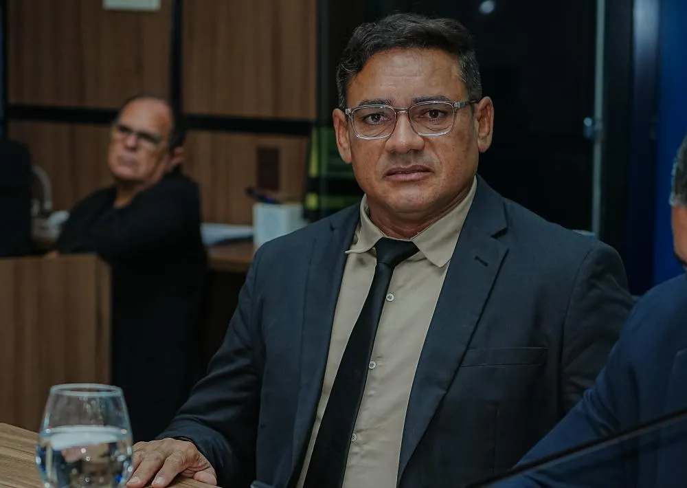 Júnior Contigo destaca apoio a agentes de trânsito e ao Grupo Amigas Viva a Vida na Câmara de Patos
